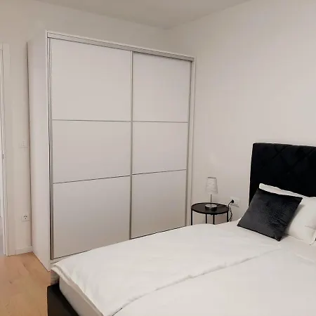 Tina Apartman *